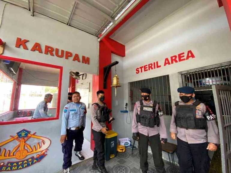 Jalin Sinergi yang Baik, Brimob Kota Samarinda Lakukan Patroli ke Lapas Narkotika Samarinda