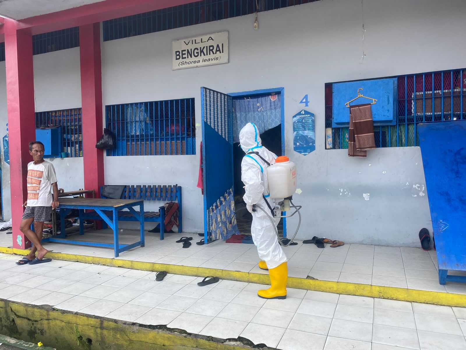 Cegah Penyebaran Covid-19 Dengan Penyemprotan Desinfektan