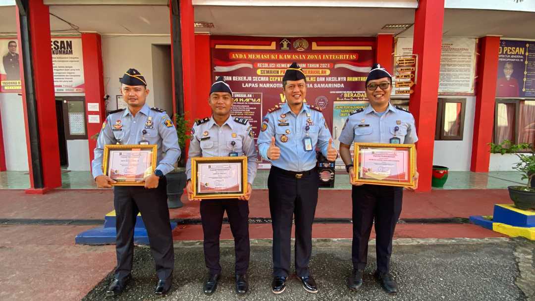 Pacu Kinerja dan Kedisiplinan, Lapas Narkotika Samarinda Beri Penghargaan Tiga Petugas Favorit Etam