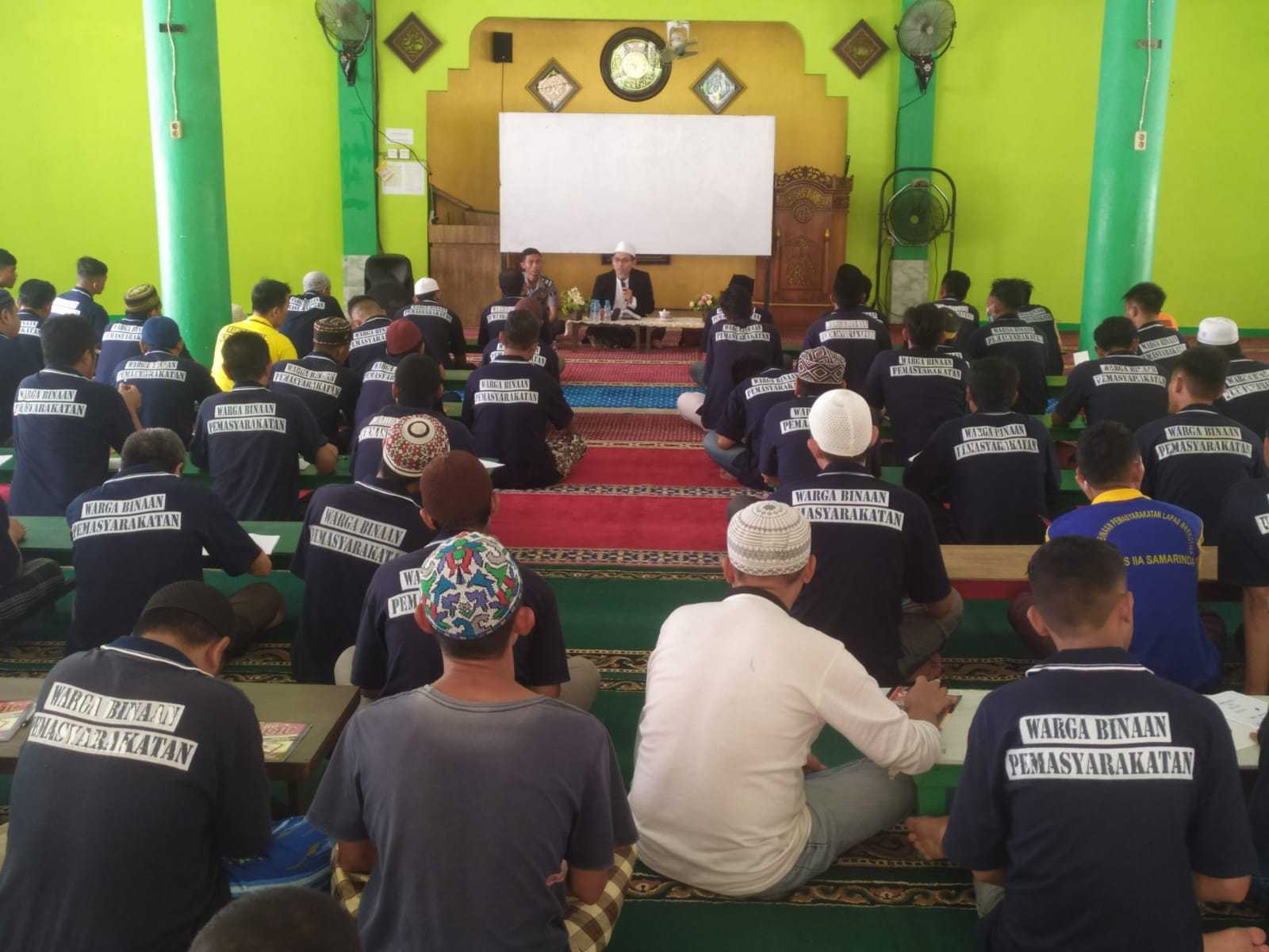Tingkatkan Kualitas Pembinaan Kepribadian, WBP Lapas Narkotika Samarinda Ikuti Kegiatan Pesantren