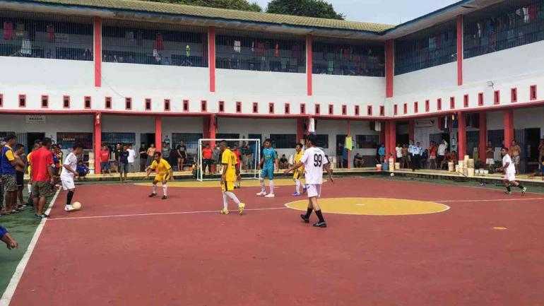 Semarak HDKD ke-77, Lapas Narkotika Samarinda Gelar Pertandingan Futsal antara Petugas dan WBP