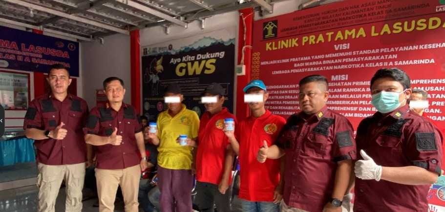 Konsisten Perangi Narkoba, Warga Binaan Lapas Narkotika Samarinda Jalani Test Urine