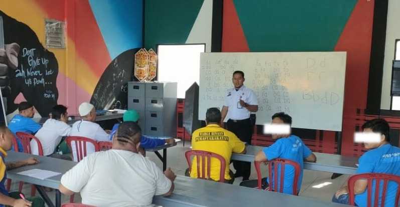 Hapus Buta Aksara, Lapas Narkotika Samarinda Terus Bimbing Warga Binaan Untuk Bisa Membaca