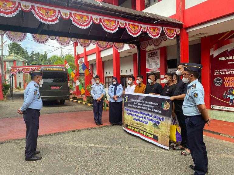 Tujuh Orang Warga Binaan LP Narkotika Samarinda Jalani Asimilasi Rumah