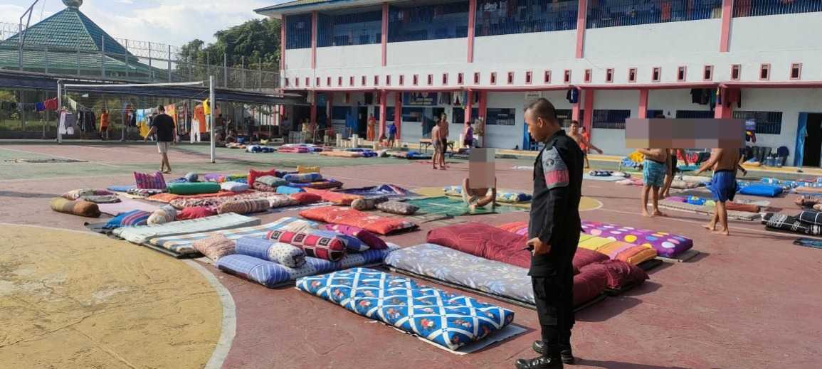 Jaga Kebersihan Lingkungan, Petugas dan Warga Binaan Laksanakan Jumat Bersih