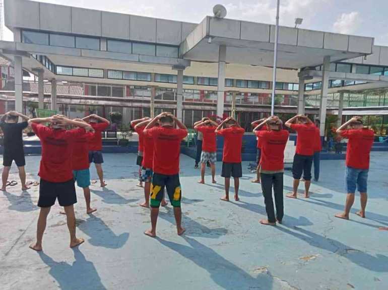 Jaga Kebutuhan Tubuh, WBP Lapas Narkotika Samarinda Rutin Ikuti Senam Pagi dan Berjemur