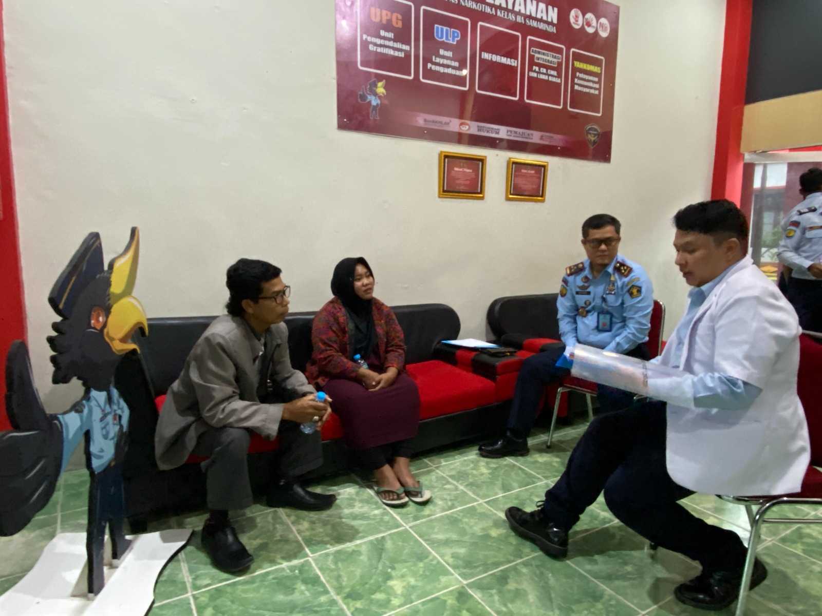 Maksimalkan Layanan, Hidayat Kalapas Sapa Keluarga Warga Binaan Di Layanan Terpadu Satu Pintu
