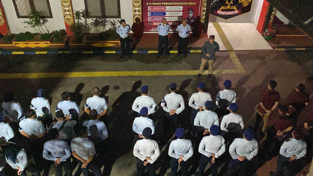 Sambut Hari Raya Idul Adha, Tim Kanwil Kemenkumham Kaltim Razia Dadakan Di Kamar Hunian Lapas Narkotika Samarinda