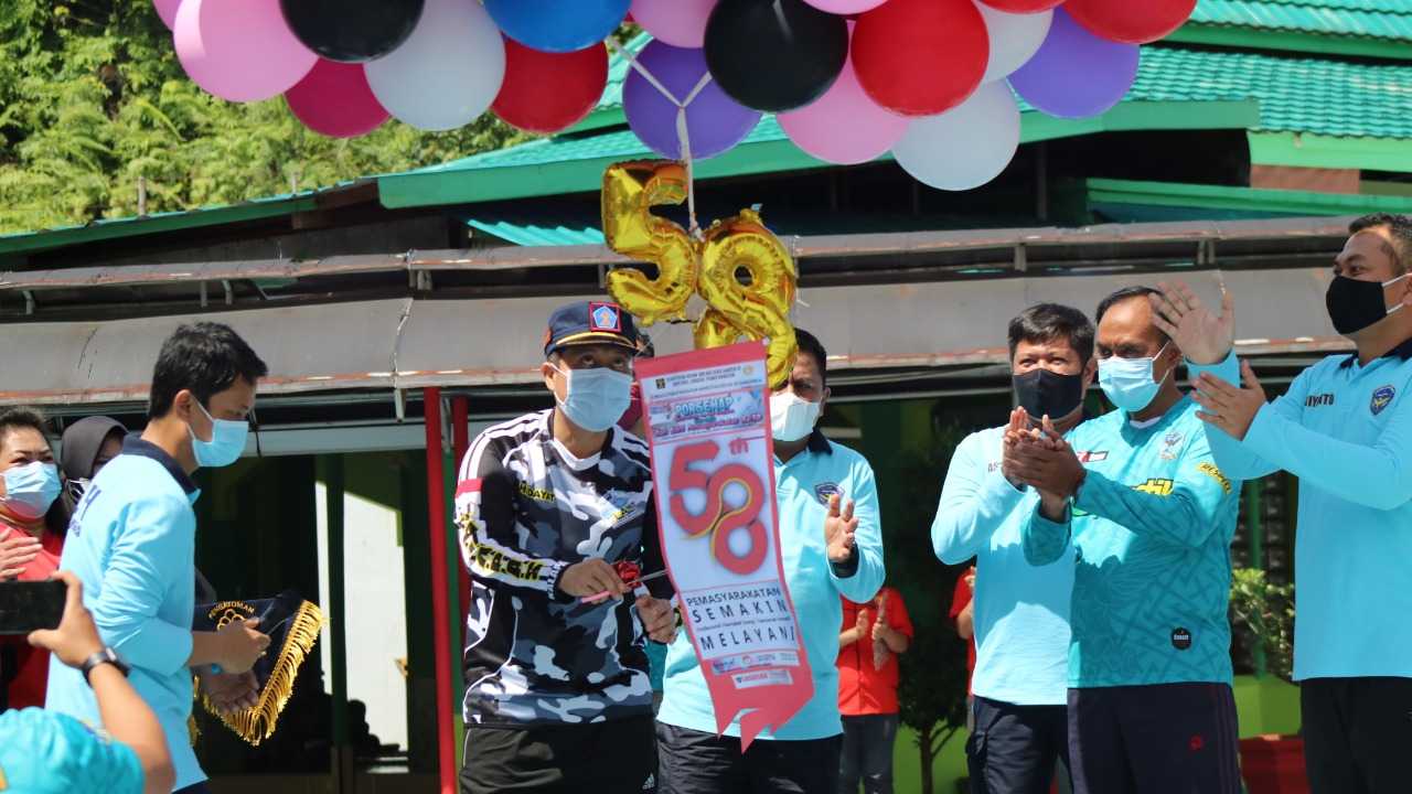Kalapas Narkotika Samarinda Hidayat Buka Pekan Olahraga dan Seni Narapidana Dalam Rangka memperingati Hari Bakti Pemasyarakatan Ke-58
