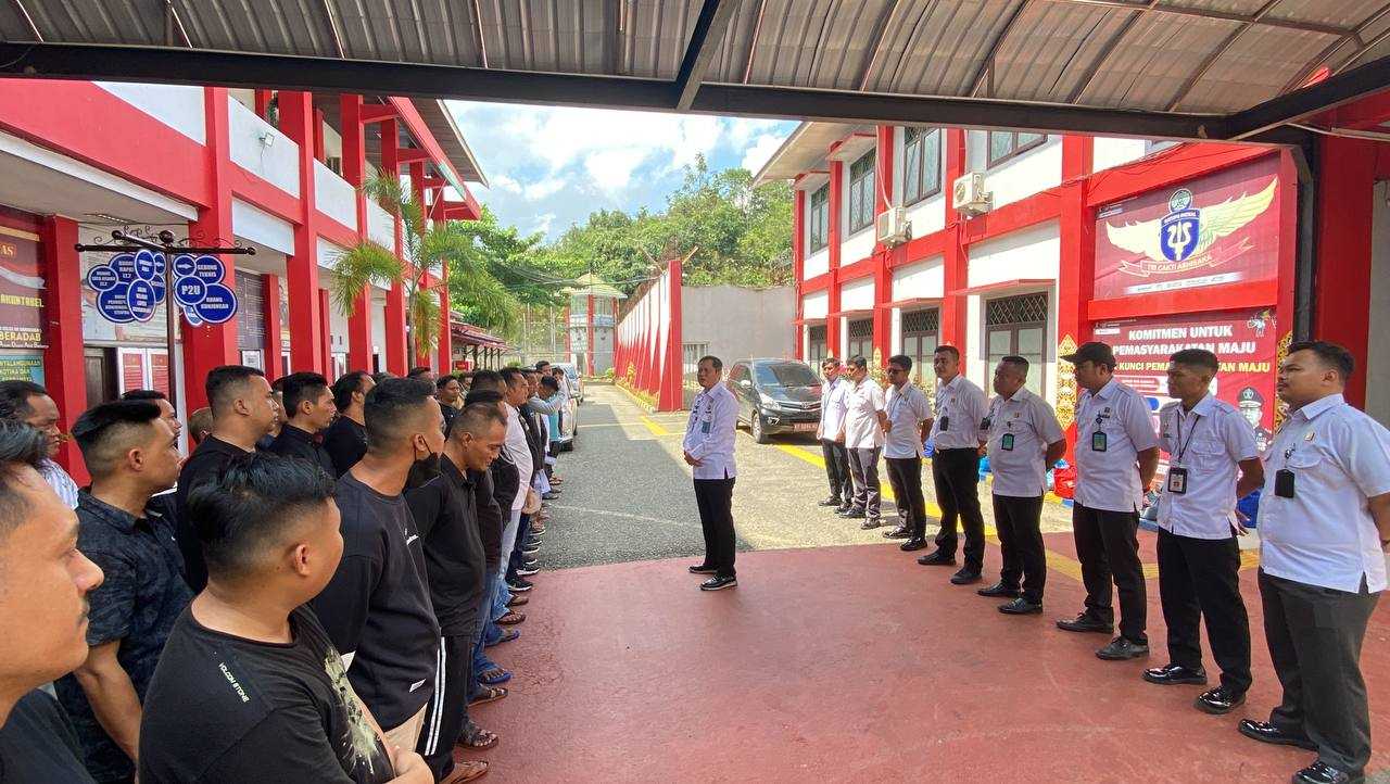 Kakanwil & Kadivpas Kemenkumham Kaltim Apresiasi Puluhan Warga Binaan Lapas Narkotika Samarinda Bebas Bersyarat