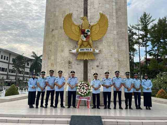 Hidayat Kalapas Narkotika Samarinda Ikuti Kegiatan Apel Dan Tabur Bunga