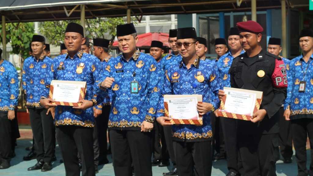 Favorit Etam, Hidayat Kalapas Narkotika Samarinda Berikan Apresiasi Kepada 3 Orang Petuga