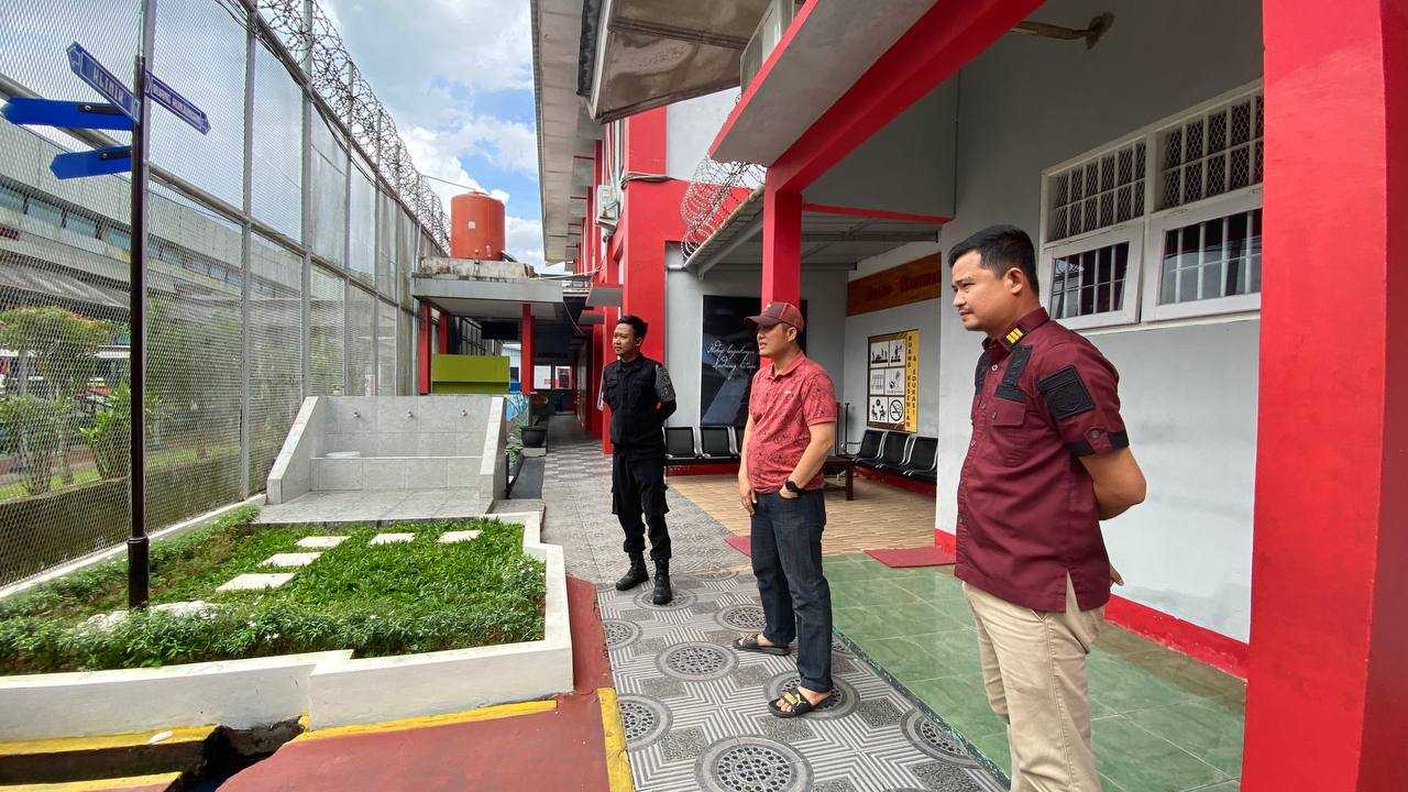 Hidayat Kalapas Narkotika Samarinda Pastikan Keamanan Lapas Dengan Kontrol Saat Hari Libur