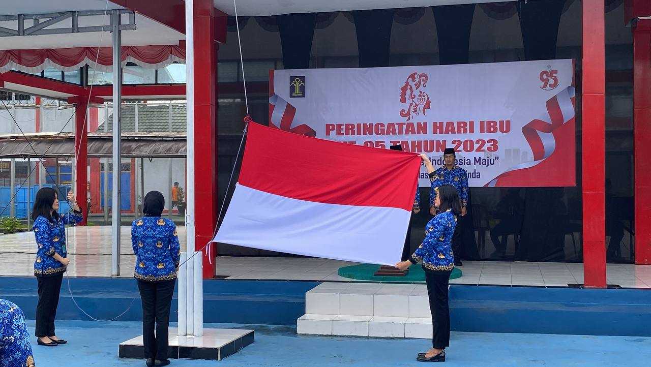 Peringati Hari Ibu Ke-95, Petugas Perempuan Lapas Narkotika Samarinda Menjadi Petugas Upacara