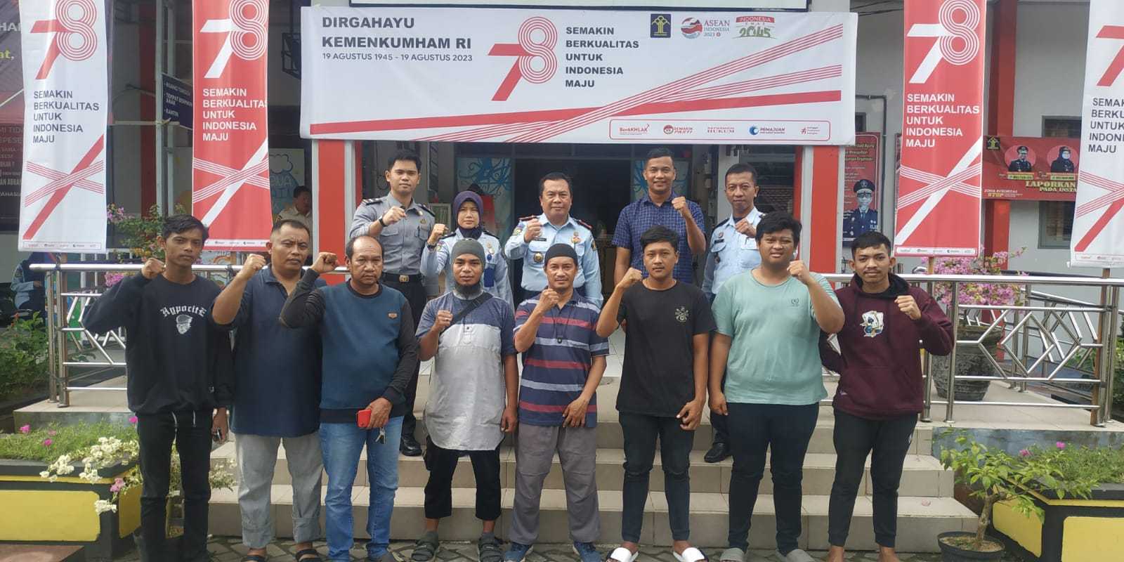 Griya Abhipraya, Jajaran Lapas Narkotika Samarinda Berikan Pembimbingan Terkait Pengembangan Hidroponik Pada Klien Bapas Samarinda