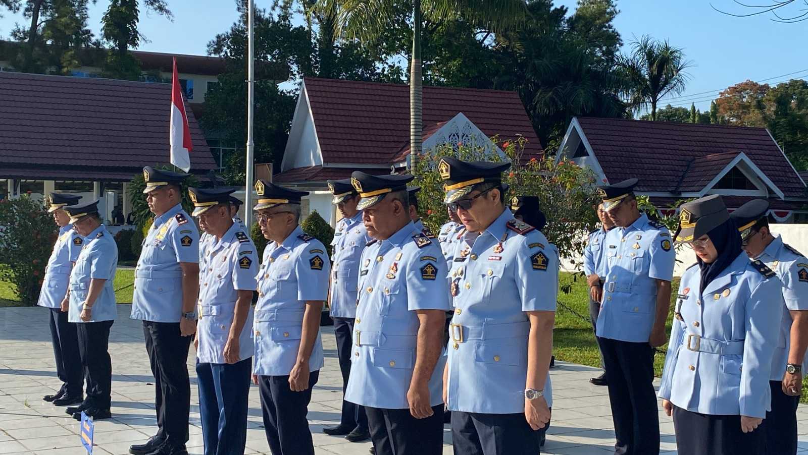 Kalapas Hidayat dan Jajaran Mengikuti Ziarah dan Tabur Bunga Dalam Rangka Hari Kemenkumham RI Ke – 78