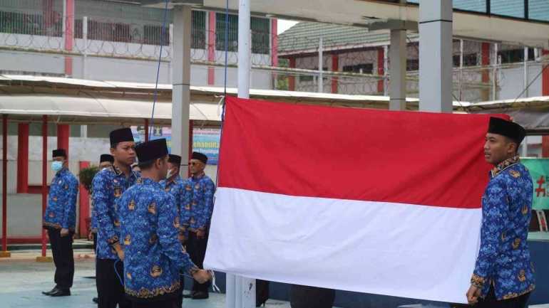 Penuh Semangat Petugas Lapas Narkotika Samarinda Laksanakan Upacara Hari Pahlawan