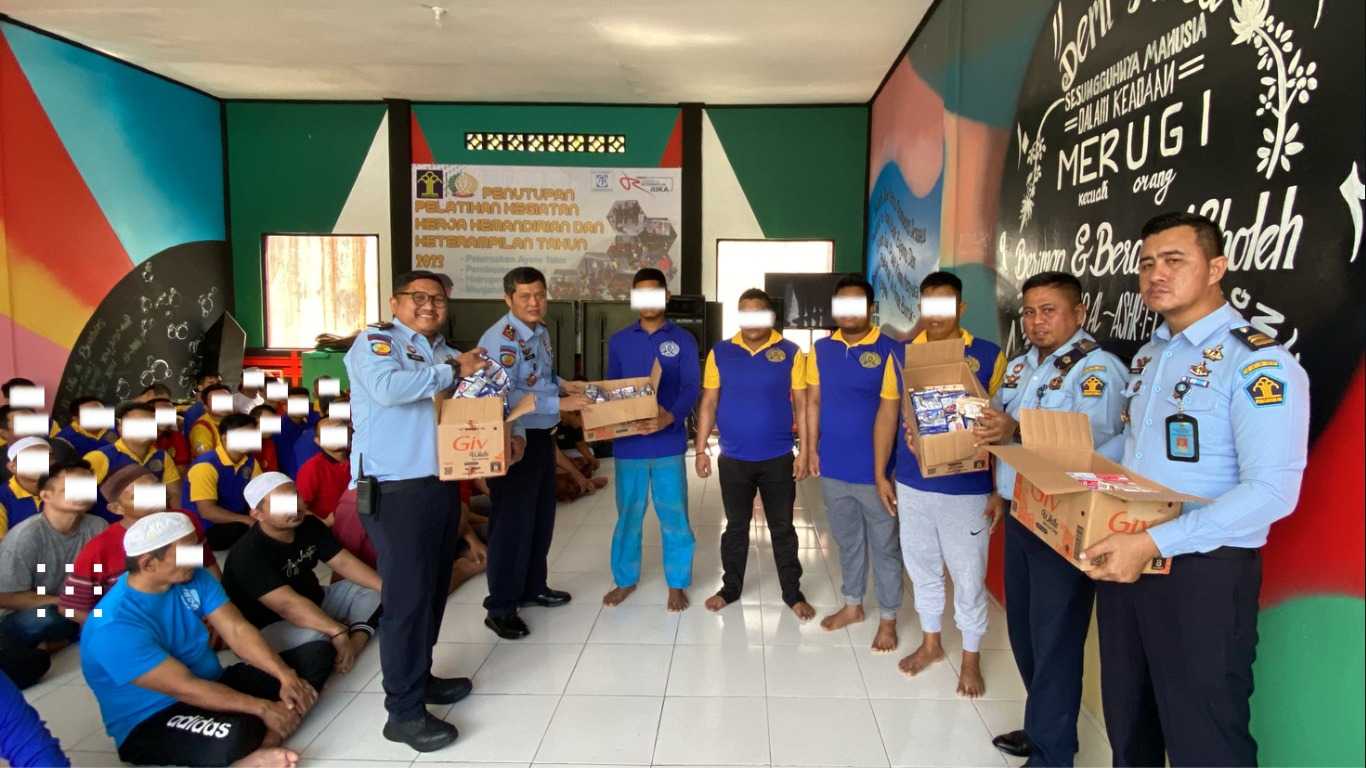 Peduli Terhadap Kesehatan Warga Binaan, Lapas Narkotika Samarinda Bagikan Perlengkapan Mandi