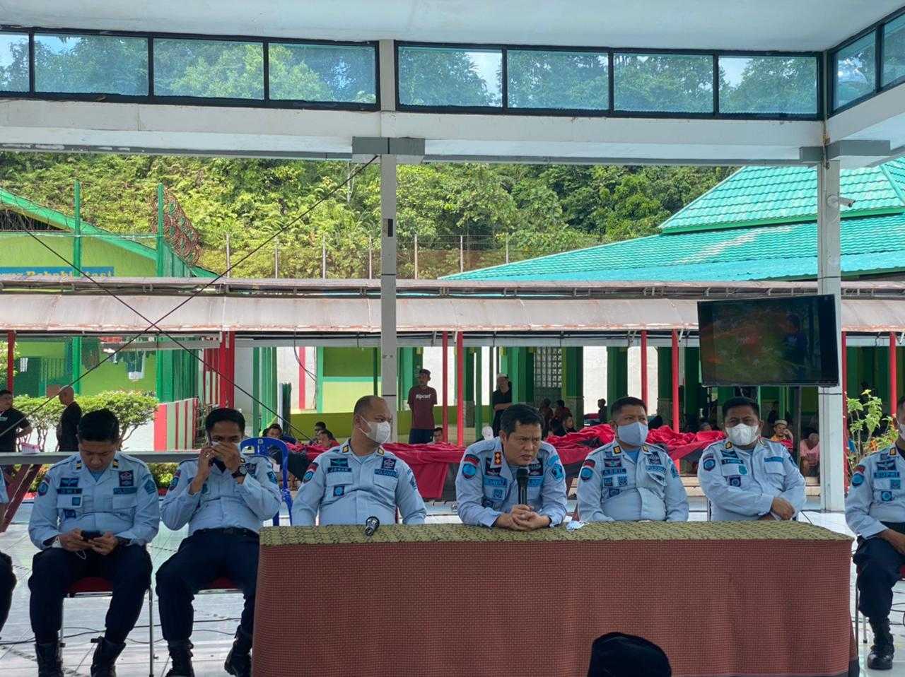 Hidayat Kalapas Narkotika Samarinda beserta jajaran melakukan Sosialisasi ciptakan kondisi sambut Bulan Suci Ramadhan 1443 H.