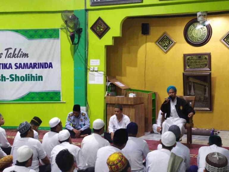 Sambangi Lapas Narkotika Samarinda, Ustad Abdul Rahman Berikan Tausiyah bagi Petugas dan Warga Binaan