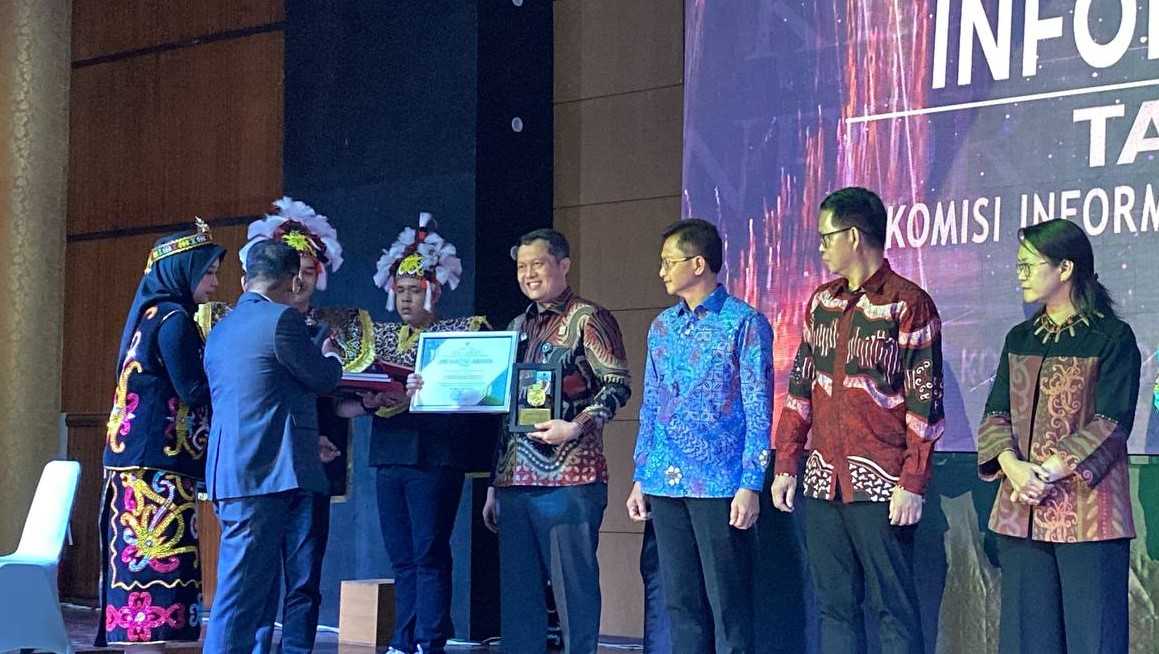Hidayat Kalapas Narkotika Samarinda dan Jajaran Raih Terbaik Pertama Keterbukaan Informasi Publik