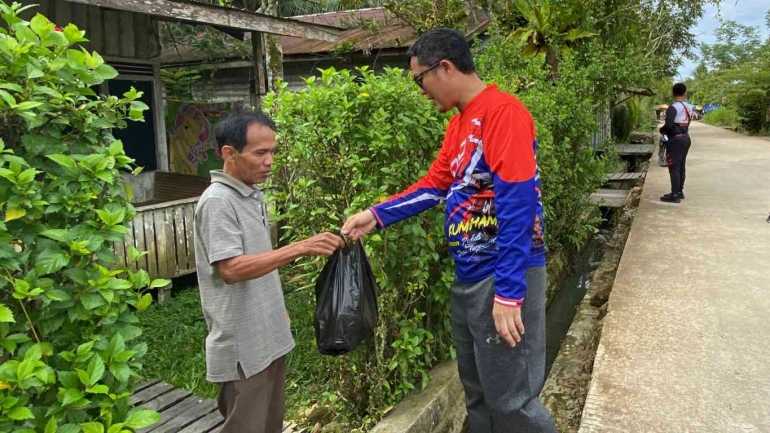 Eksistensi Lapas Narkotika Samarinda di tengah Masyarakat Dengan Bagikan Paket Sembako