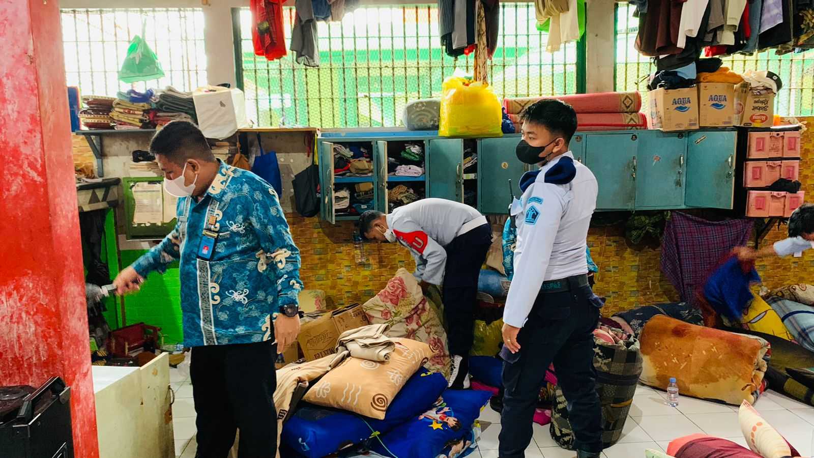 Waspada Gangguan Kamtib Jelang NATARU Lapas Narkotika Samarinda Geledah Kamar Hunian Warga Binaan.