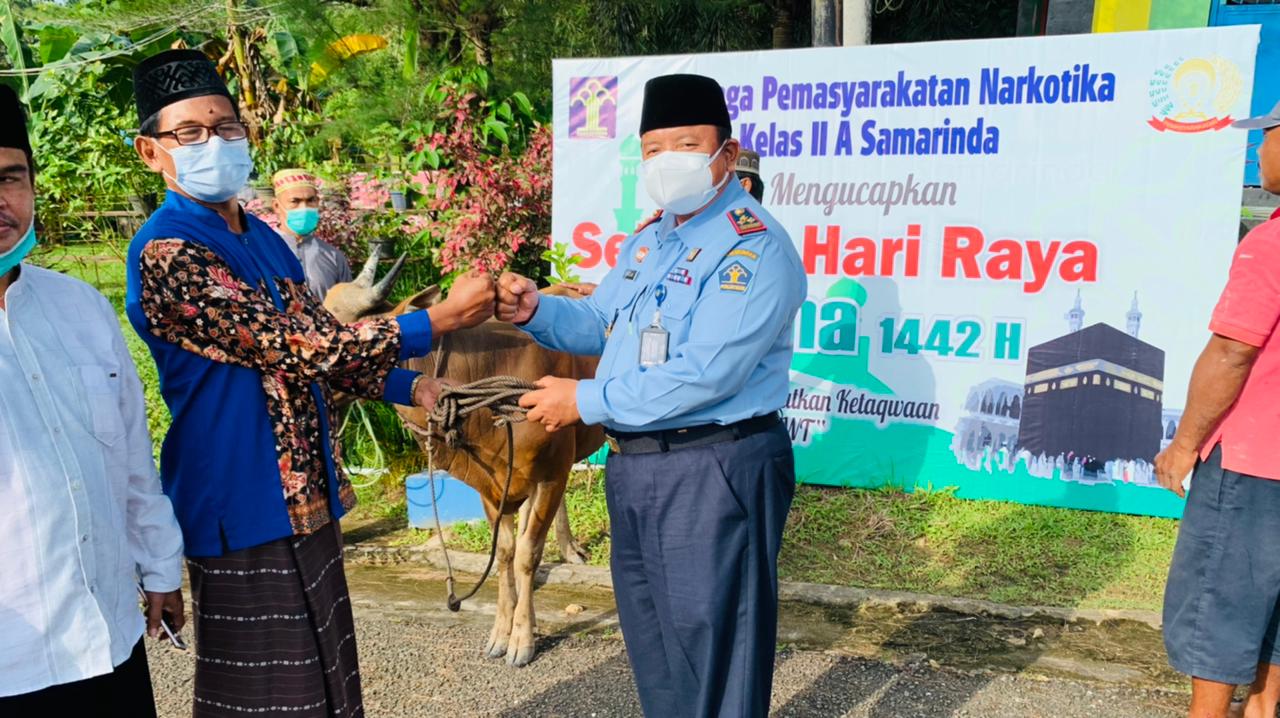 Pemasyarakatan Berbagi. LPN serahkan 2 ekor sapi ke warga sekitar Lapas