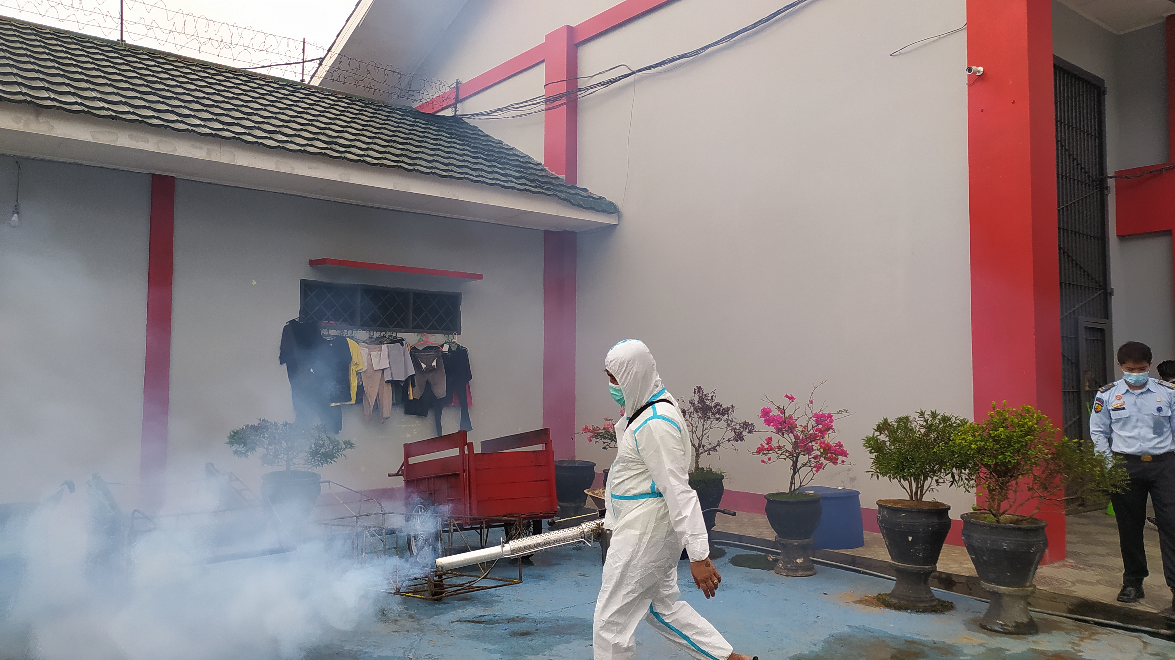 Antisipasi penyebaran DBD. Lapas Narkotika Samarinda laksanakan fogging